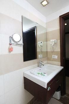 Oyo Rooms Malviya Nagar Market New Delhi Exterior photo